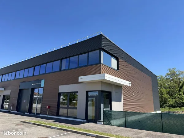 Local 390 m² Saint-Louis