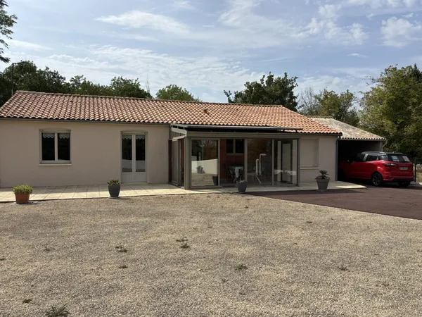 Pavillon sans travaux 3 chambres , plain pied + hangar