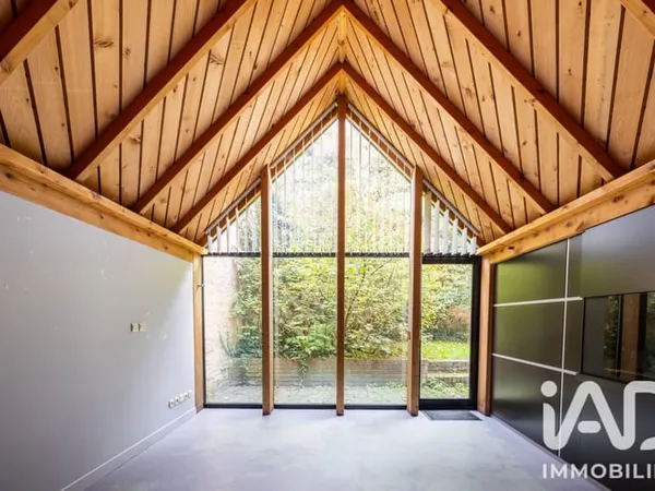 Local professionnel 1 pièce 87 m²