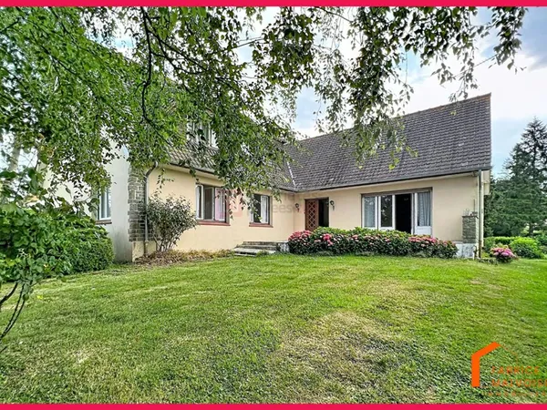 Maison familiale 219 m² avec environ 6 500 m² de terrain constructible à Attin