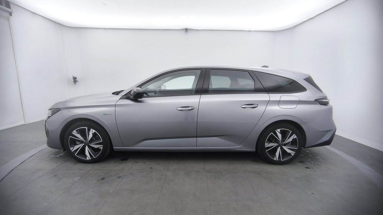 Peugeot 308 SW PHEV 180 e-EAT8 — photo 2