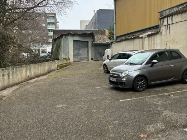 Place de parking sécurisée et prisée sur le Secteur Lyon 9 / Ecully