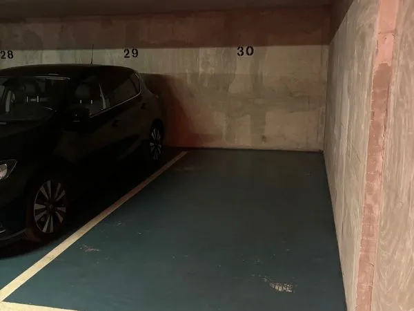 À louer - Place de parking sécurisée - Paris 14e (Quartier Daguerre / Mairie 14e / Denfert / Maine M