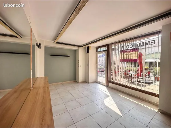 Bureaux, salon de coiffure 42 m² Azay-le-Rideau