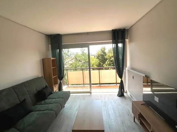 Studio meublé de 27m2 -Terrasse, parking et cave-Valence