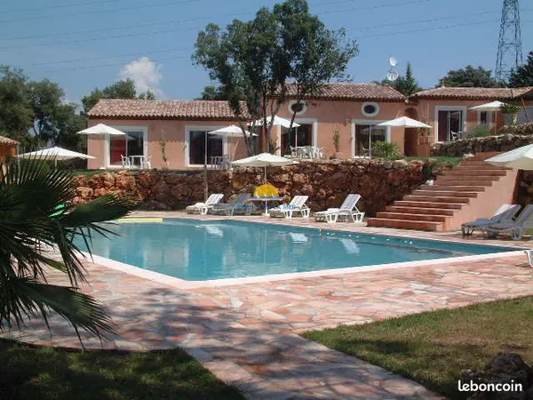 Maison 15 pièces 300 m²