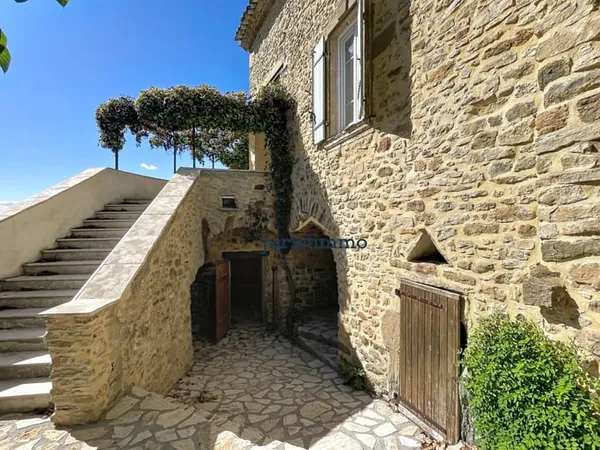 Maison de village de caractère du XVIIIe siècle entièrement