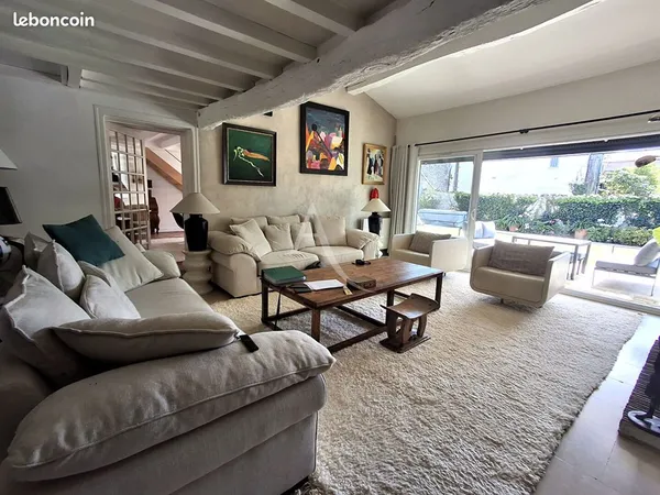 Maison 8 pièces 220 m²