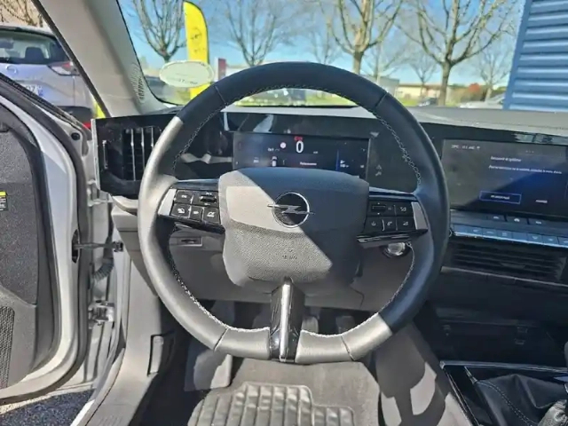 Opel Astra 1.2 turbo 110 ch bvm6 — photo 9