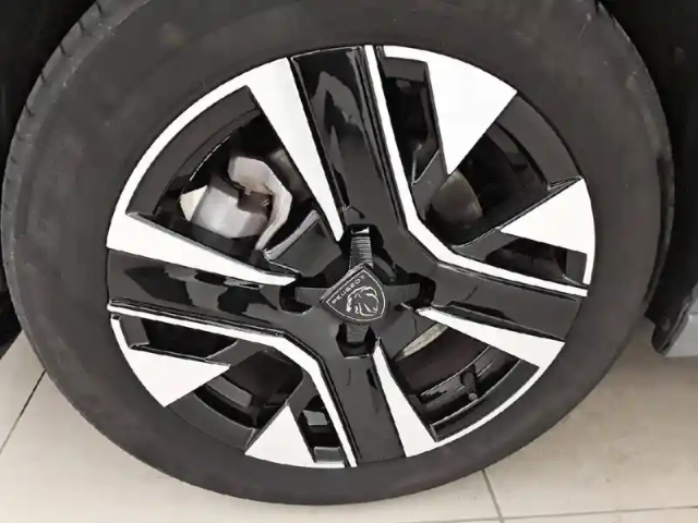 Peugeot 208 hybrid 110 ch e-dcs6 — photo 30