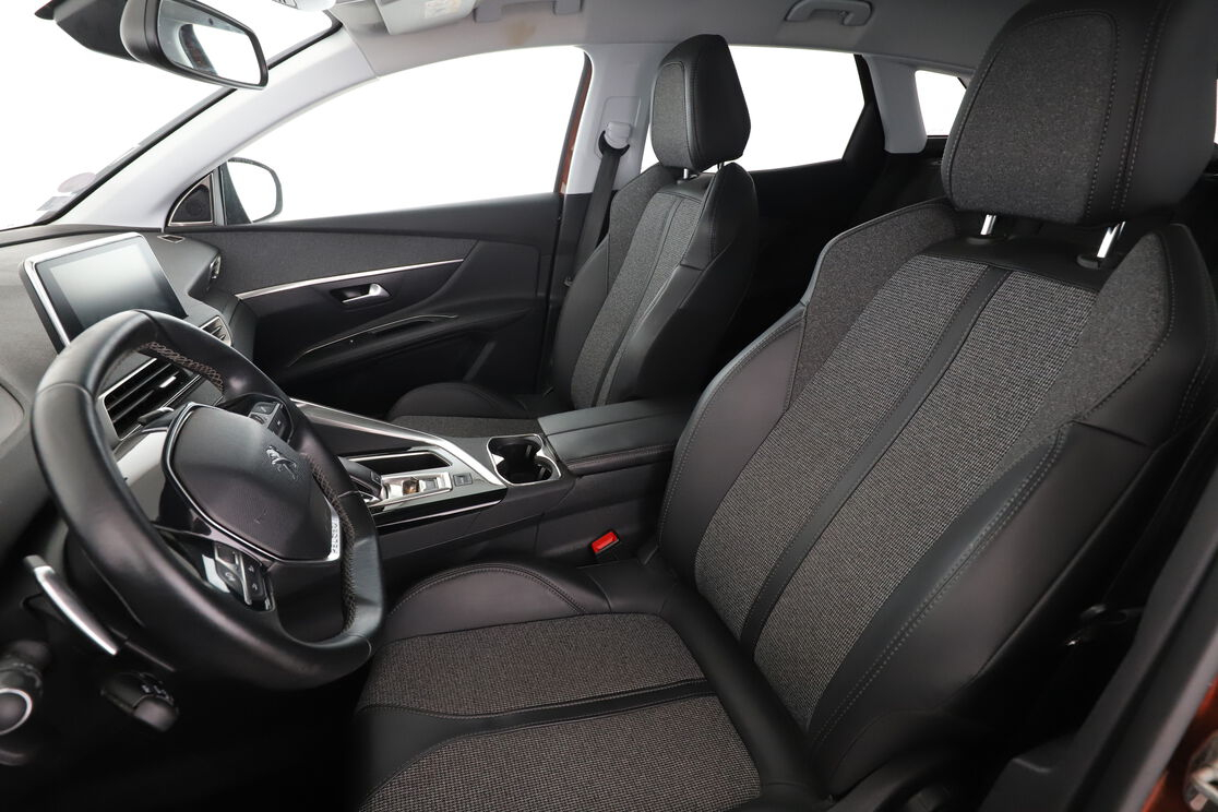 Peugeot 3008 1.2 PureTech Allure EAT6 — photo 9