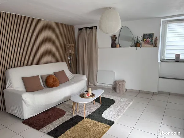 Studio 27 m² - Indépendant + Cour - Ludes (51500)