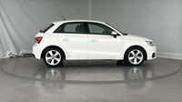 Audi A1 Sportback 1.0 TFSI 82ch Ambiente — photo 4