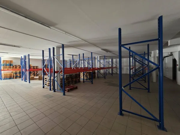 Entrepôt 330 m²
