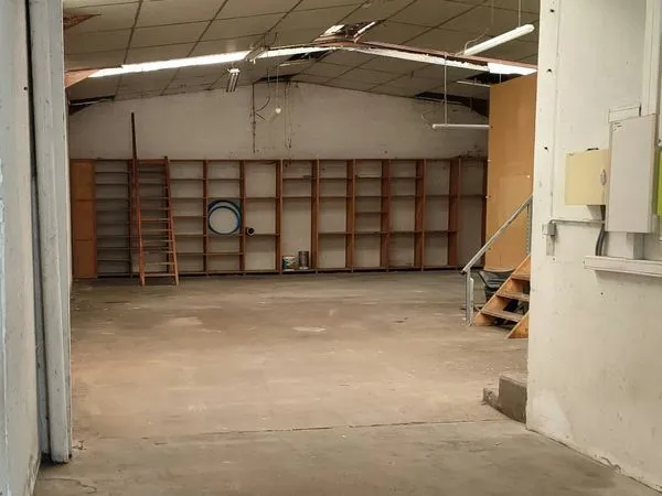 Entrepôt atelier et bureaux - zone portuaire