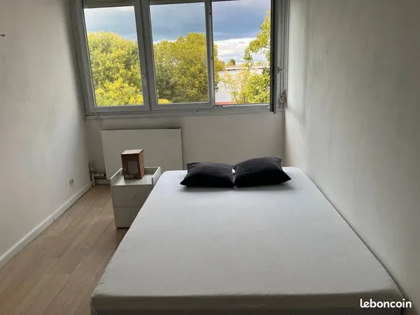 Chambre meublée colocation