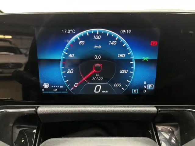 Mercedes Gla 200 business line — photo 12