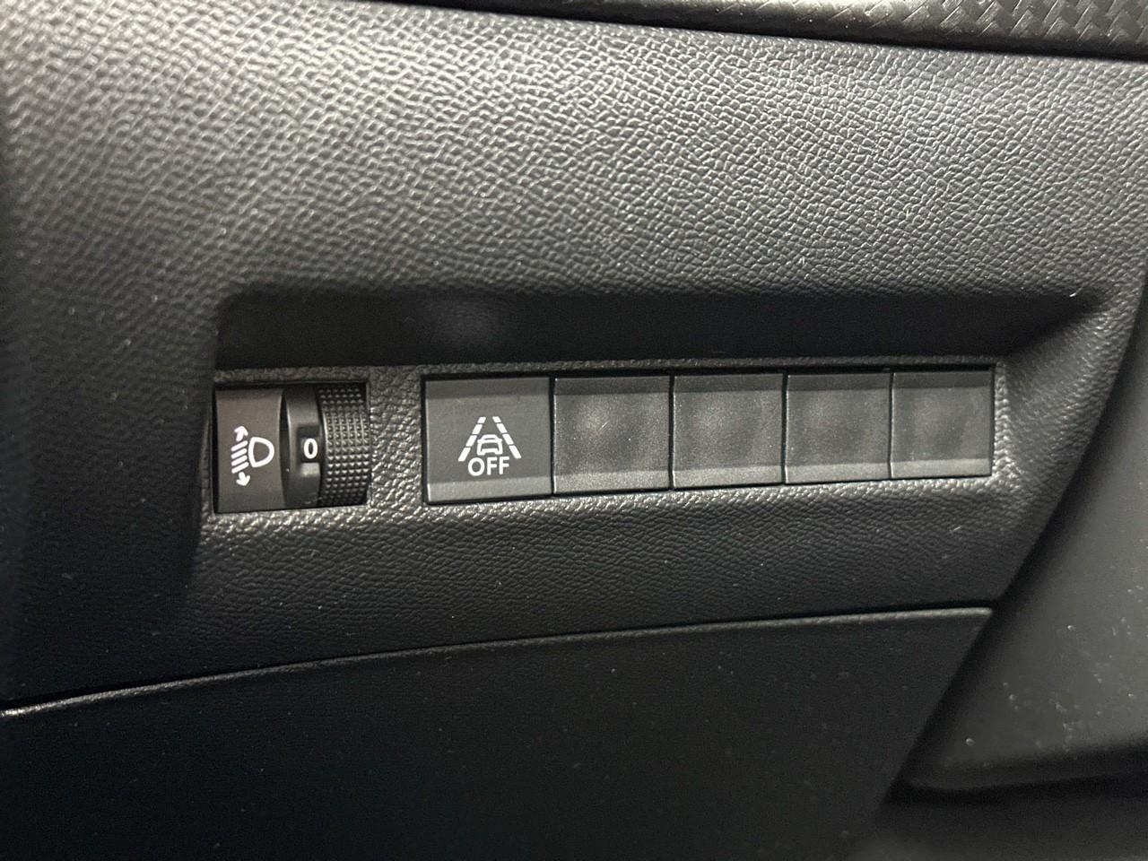Peugeot 2008 puretech 100 s&s bvm6 allure — photo 16