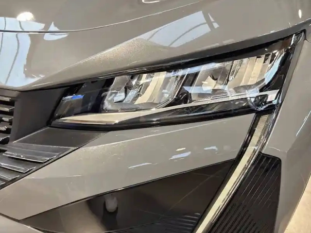 Peugeot 408 phev 180 e-eat8 — photo 36