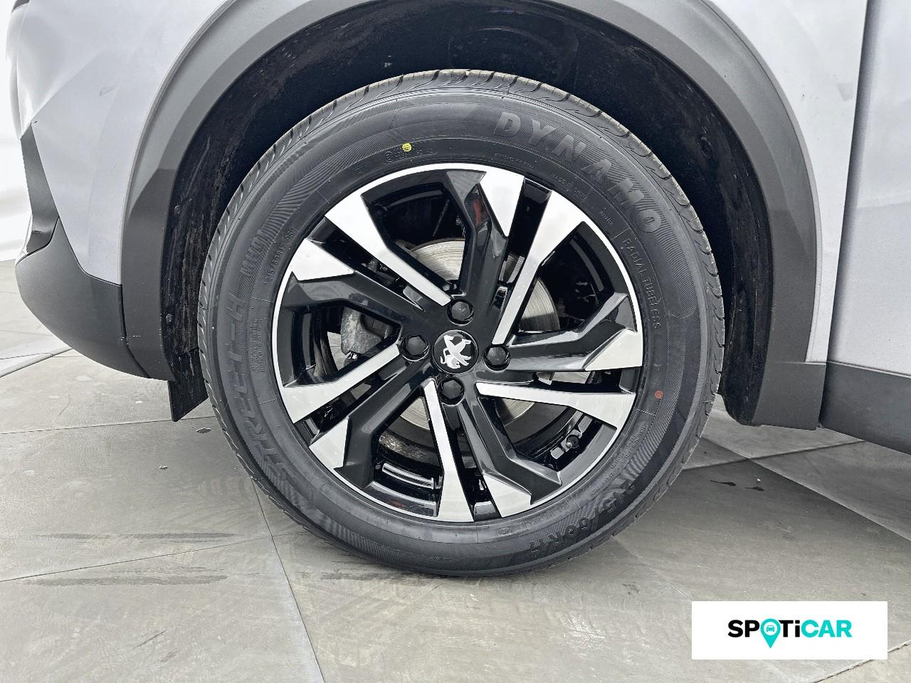Peugeot 2008 1.2 puretech 130ch s&s roadtrip eat8 — photo 11