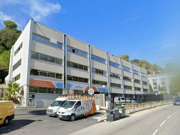 Local professionnel 216 m²