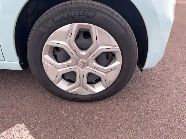 Renault Twingo iii e-tech — photo 21