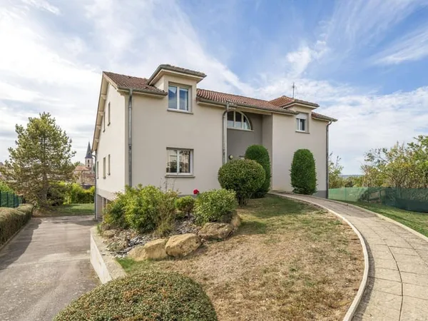 Villa 8 pièces 200 m²