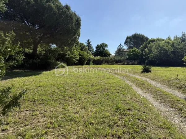 Terrain 537 m²