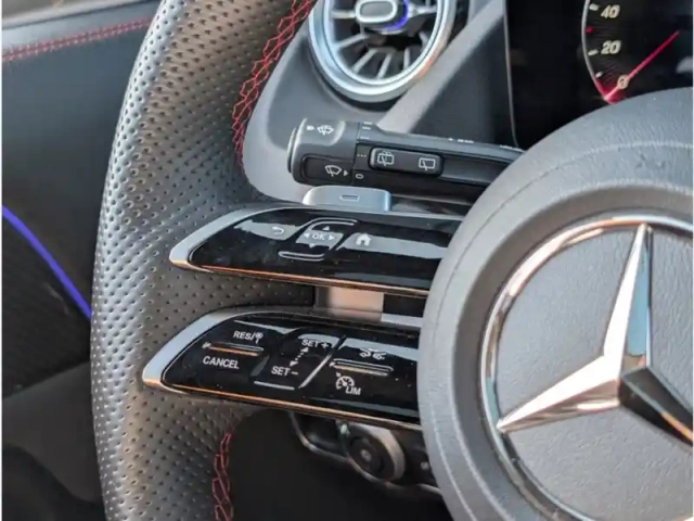 Mercedes Gla 250 e hybrid eq — photo 12