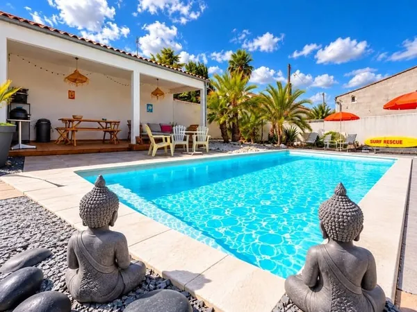 BREUILLET - VILLA D'ARCHITECTE AVEC PISCINE À DEUX PAS DU CENTRE