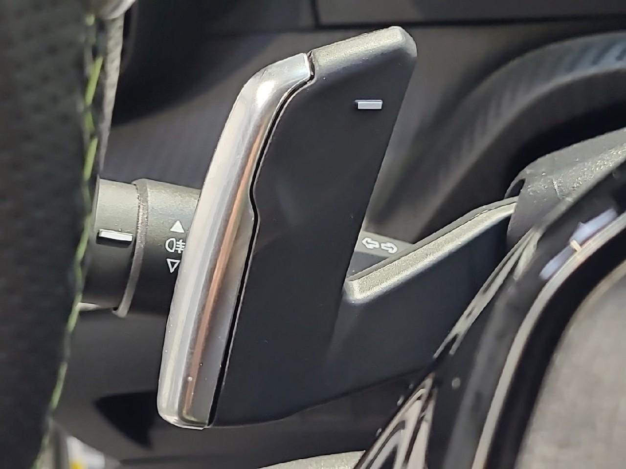 Peugeot 2008 hybrid 145 ch e-dcs6 gt — photo 27