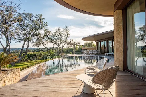 Villa 10 pièces 553 m²