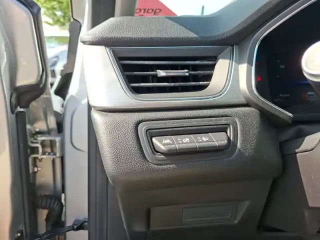 Renault Captur blue dci 115 edc — photo 30