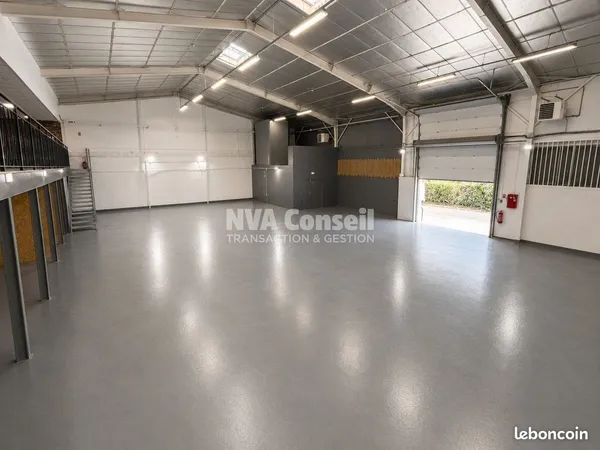 Local 787 m² Pierrelaye