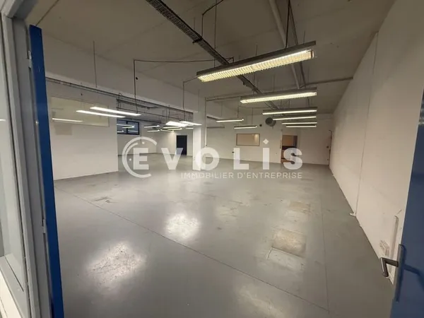 Locaux d'activité - A LOUER - 600 m² non divisibles