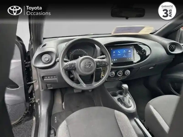 Toyota Aygo x 1.0 vvt-i 72ch dynamic s-cvt my23 — photo 9