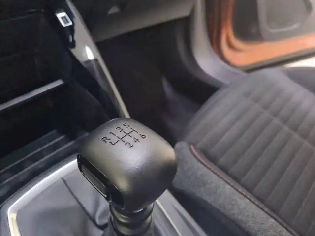 Peugeot 2008 puretech 100 s&amp;s bvm6 — photo 14