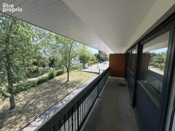 Thonon Ouest T3 au 1er étage avec balcon