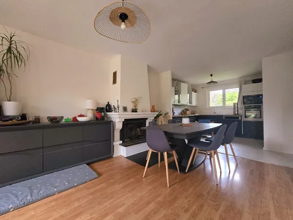 À vendre : Maison semi-individuelle 4 chambres avec jardin p