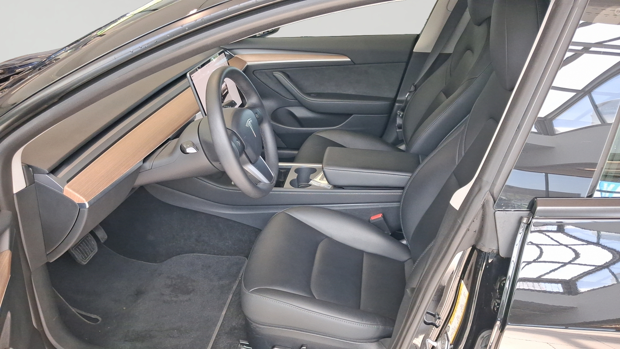 Tesla MODEL Y Grande Autonomie Dual Motor AWD — photo 11