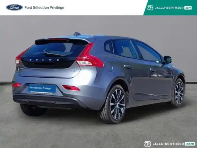 Volvo V40 t2 122ch signature edition geartronic — photo 13