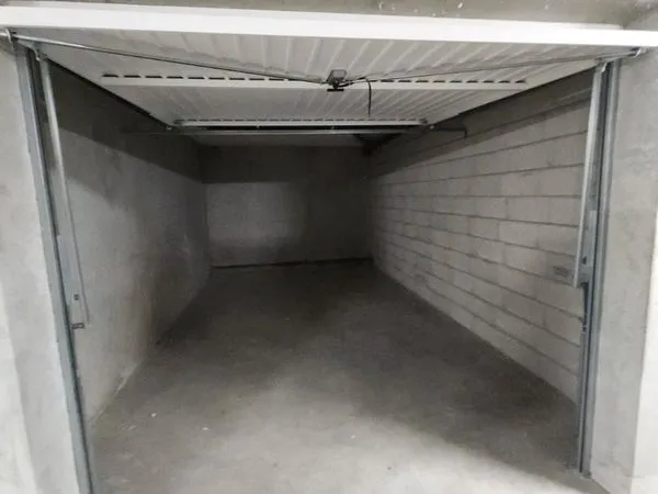 Garage fermé à louer