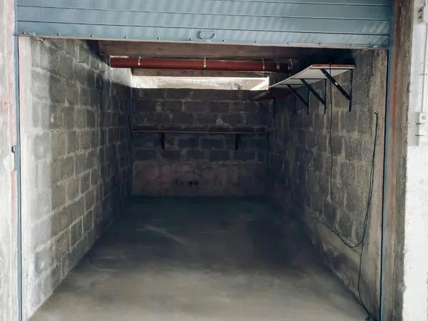 Garage/Box fermé 16 m² à louer - Grenoble