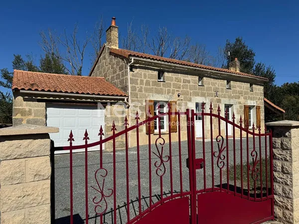 A vendre - Longère en pierre avec jardin et garage - Proche Doué-en-Anjou - D6123