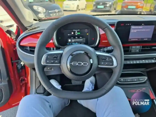 Fiat 600 e 156ch 54kwh red — photo 9