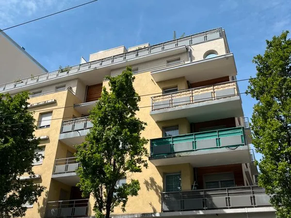 A LOUER Saint-Etienne avenue de Rochetaillée, dans immeuble récent très beau T4 (3 chambres) de 82 m