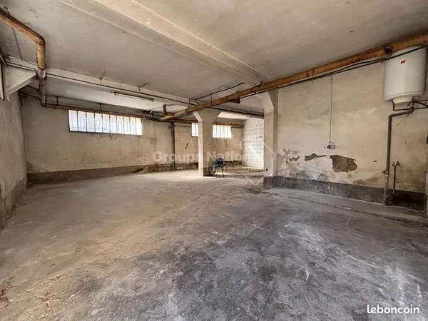 Parking/box 1 pièce 75 m²