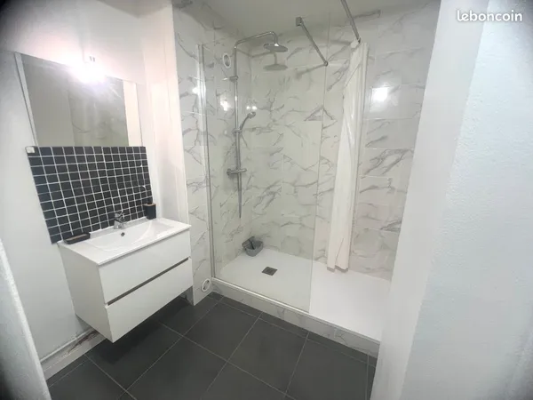 🔑 Studio meublé prêt à vivre - Résidence sécurisée + Parking privé