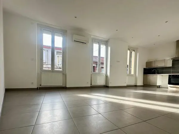 SAINT-ETIENNE Villeboeuf secteur St-Michel appartement T3 75 m2 env en bon état