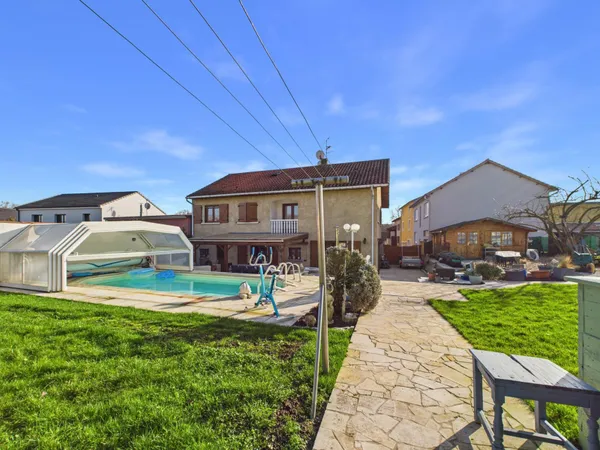 Votre havre de paix avec piscine et grand jardin